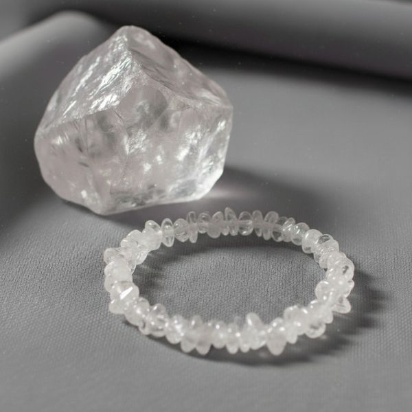 bransoletka-z-krysztalem-gorskim-na-gumce