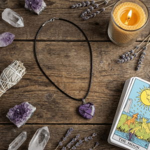 Wisiorek w kształcie fioletowego serca