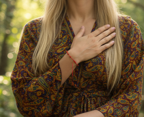 Czerwony sznurek – kabała Czerwony sznurek Kabała – amulet ochronny przed złym okiem i negatywną energią