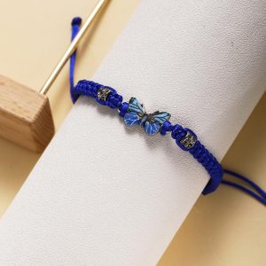 Niebieska bransoletka na sznurku z motylem