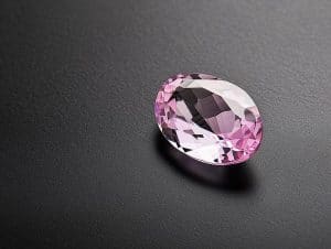 Różowy topaz
