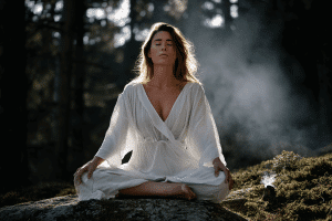 Medytacja z intencją, jak tworzyć skuteczne rytuały medytacyjne?